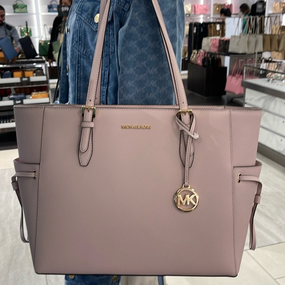 MICHAEL KORS 
Gilly Large Saffiano Leather Tote Shoulder Bag 
Powder Blush 
NWT - Picture 15 of 16